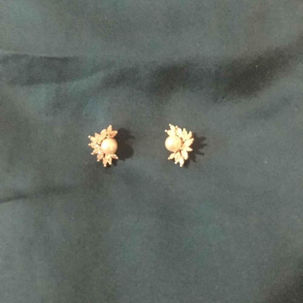 Pearl and diamond earrings.